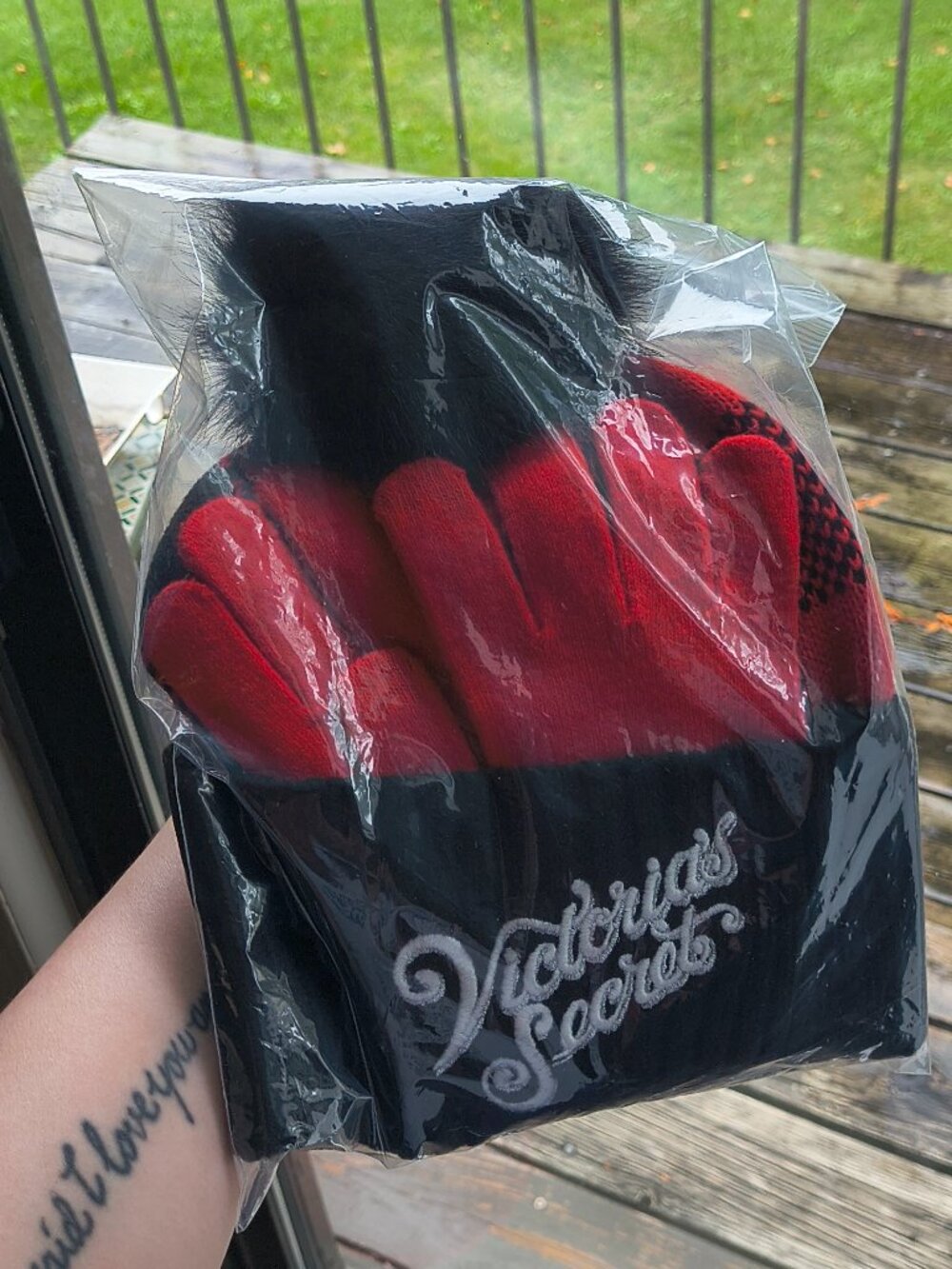 VS Winter Hat & Gloves Bundle